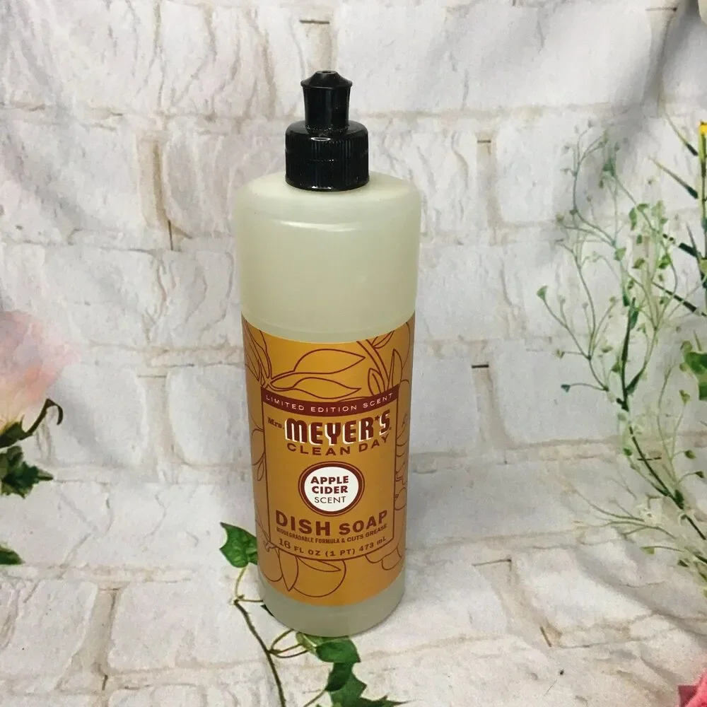 Mrs. Meyer’s 16 fl oz Dish Soap Apple Cider limited edition new